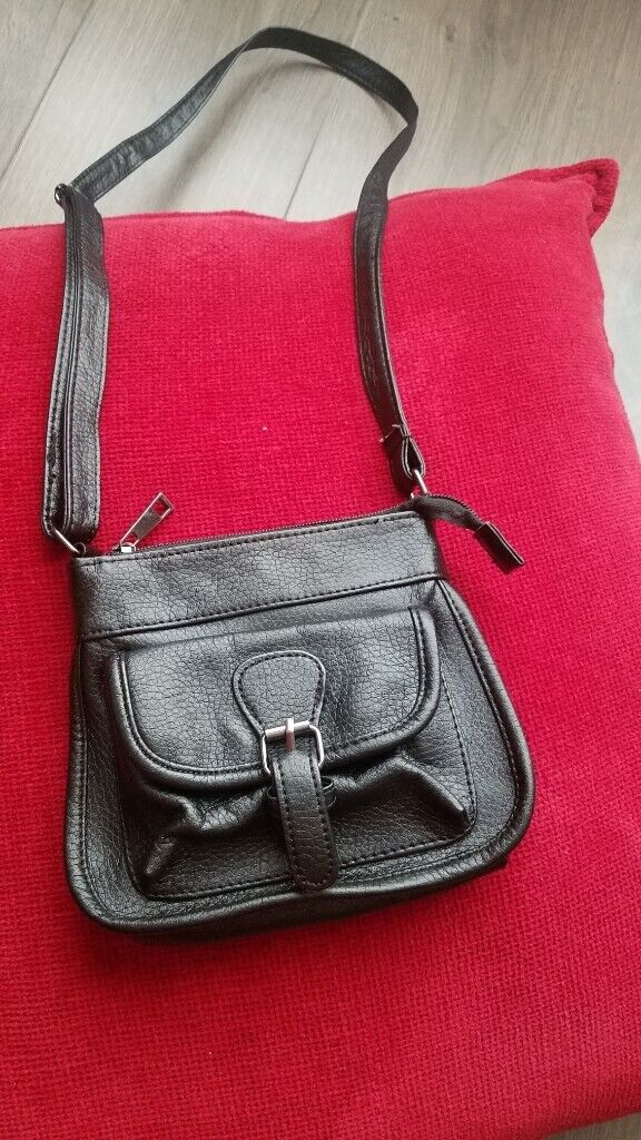 Black wee handbag, new  £2