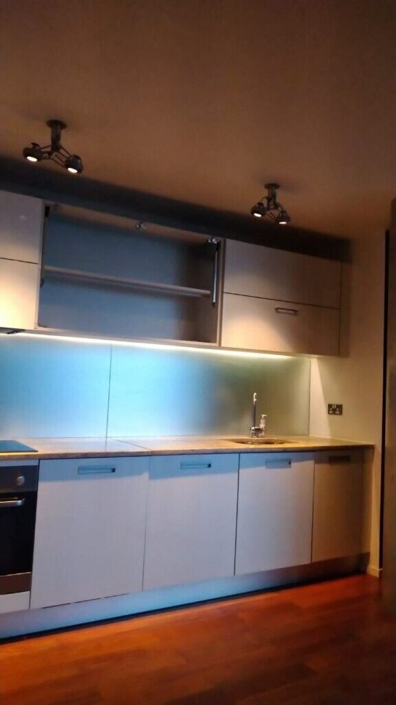 REDUCED!!! STUNNING VIEWS OF BIRIMINGHAM - 27TH FLOOR CITY CENTRE APARTMENT 