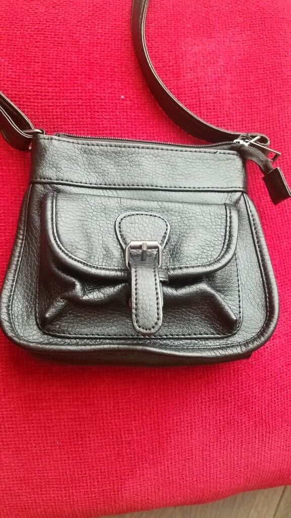 Black wee handbag, new  £2