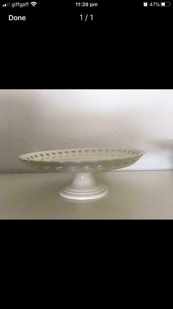 image for Lakeland cream shabby chic cake plate- new