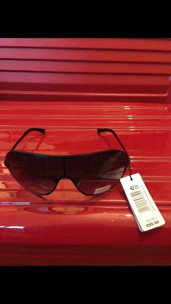 Selection of Good quality unisex sunglasses : 1 x £5 2 x £8 3 x £10 5 x £15  