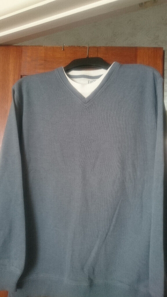 image for CASUAL TOP. LONG-SLEEVED. LARGE. CHEST 42ins. approx. Exc. cond.