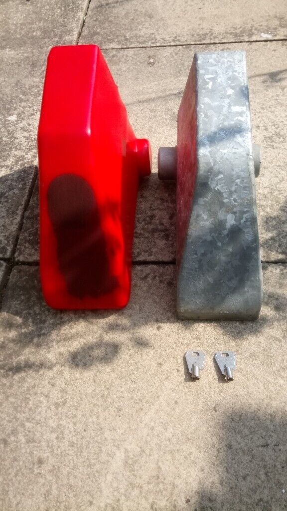 image for Heavy Duty Bulldog Caravan Hitch Lock to fit Standard Hitch 