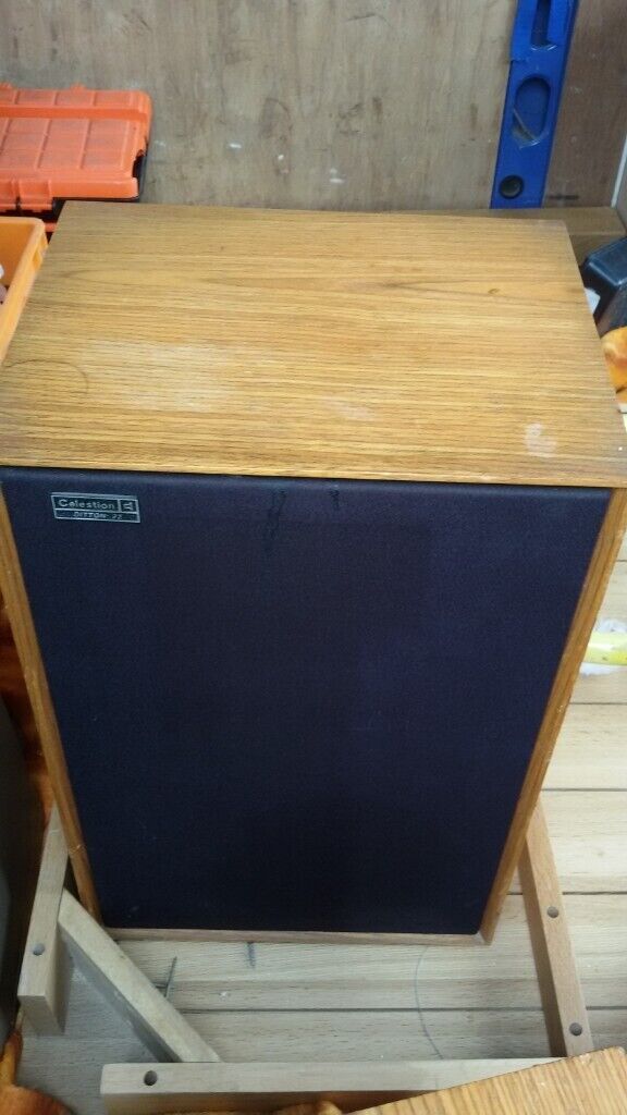 Speakers pair
