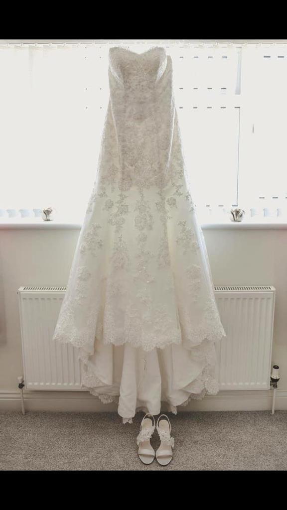 Stunning Martina Liana Ivory wedding dress, size 14, with accessories