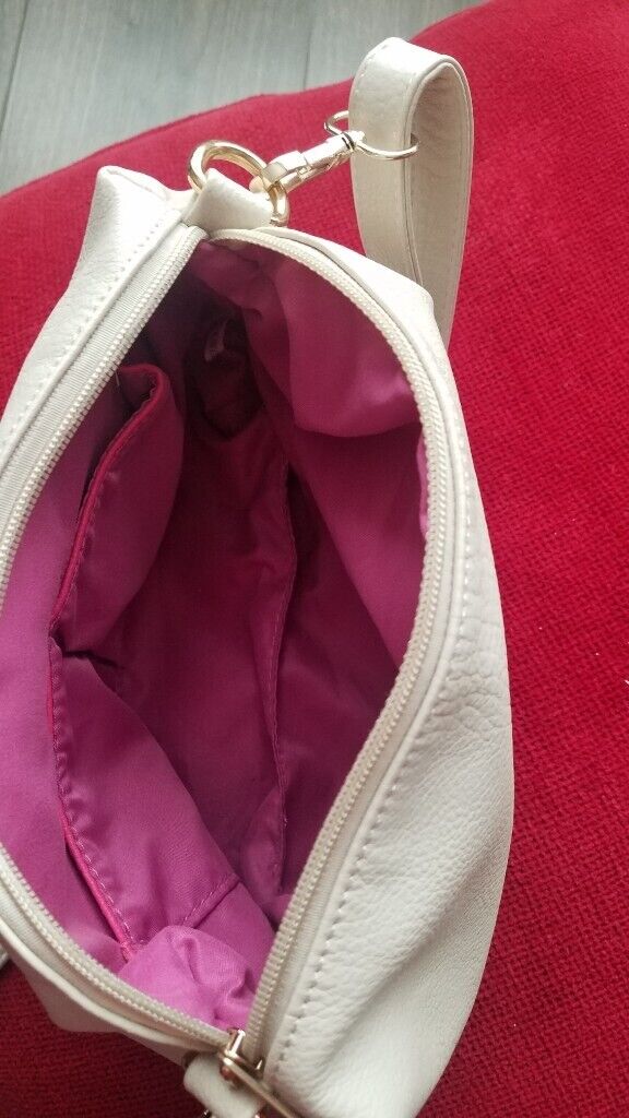 Cream colour handbag £2
