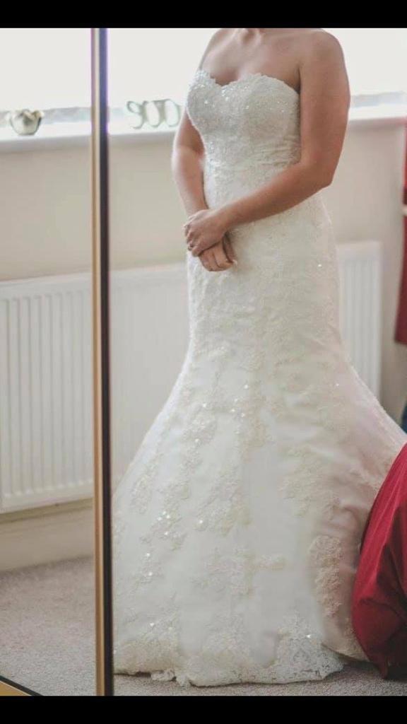 Stunning Martina Liana Ivory wedding dress, size 14, with accessories