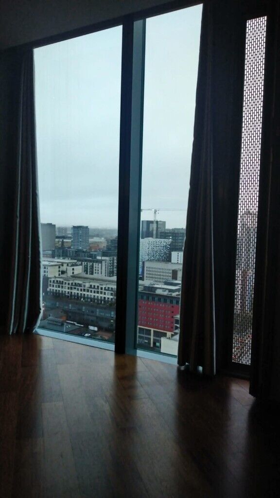 REDUCED!!! STUNNING VIEWS OF BIRIMINGHAM - 27TH FLOOR CITY CENTRE APARTMENT 