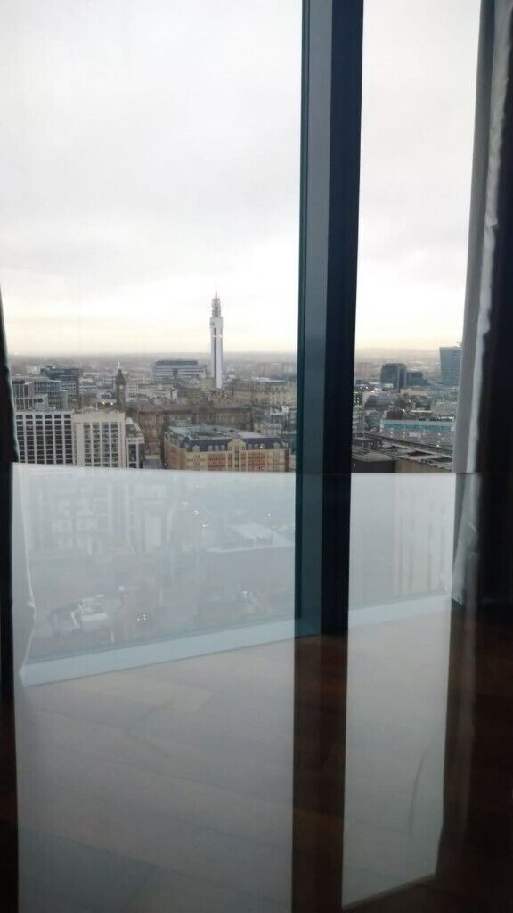REDUCED!!! STUNNING VIEWS OF BIRIMINGHAM - 27TH FLOOR CITY CENTRE APARTMENT 