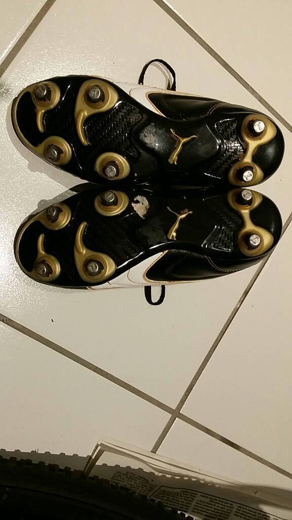 KIDS PUMA FOOTBALL BOOTS size 2