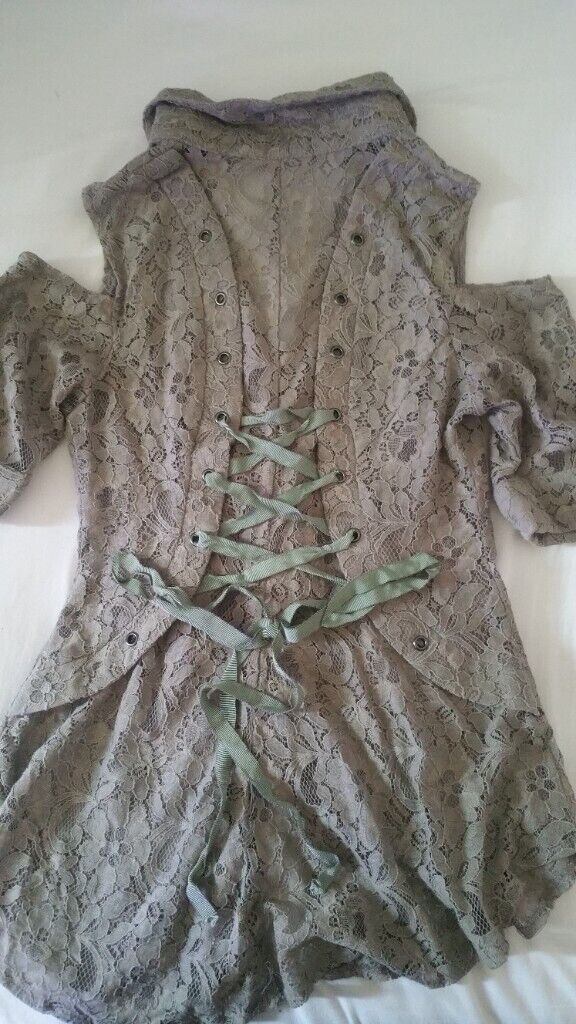 Top:Open shoulders & lacy pattern (NEW, NOT WORN)