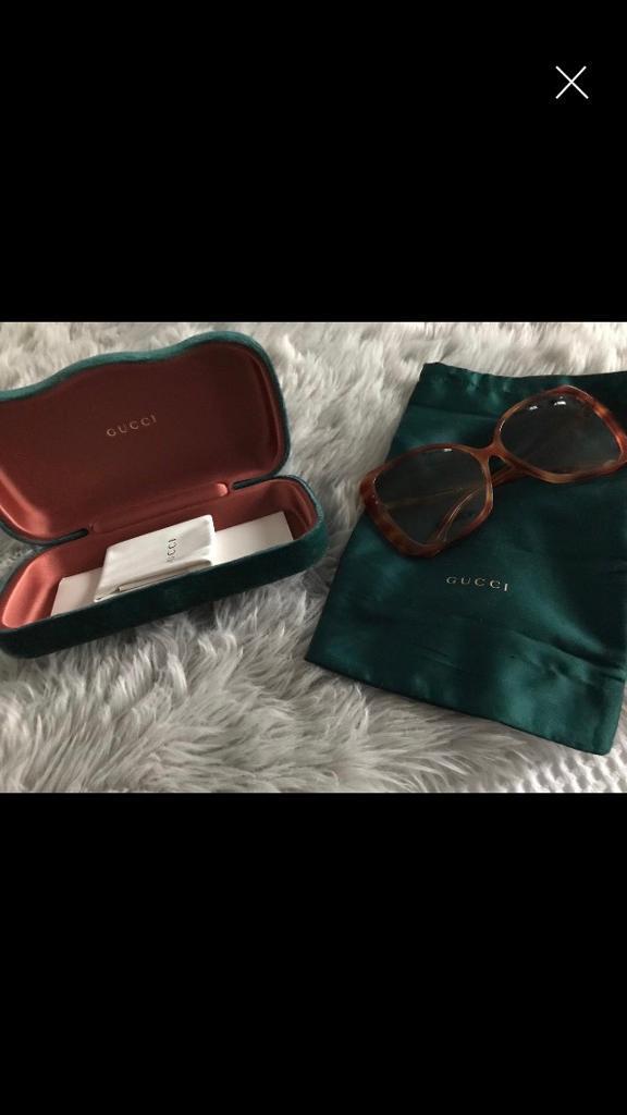Gucci Light tortoiseshell acetate frame.