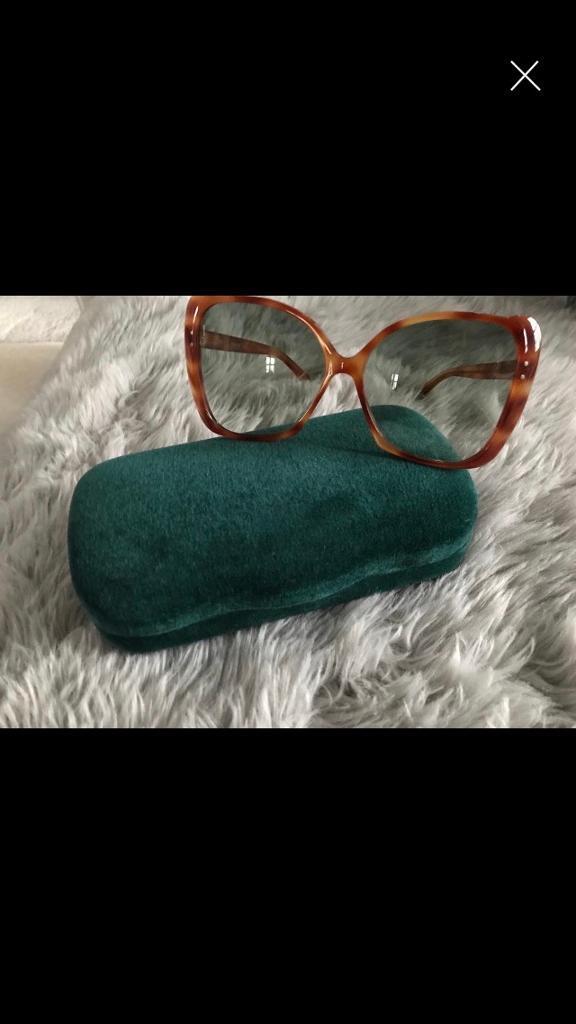 Gucci Light tortoiseshell acetate frame.