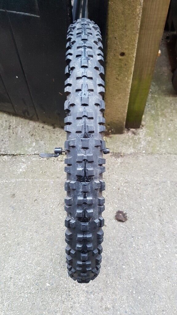 24inch MTB Mountain bike Wheels with kenda kinetic tyres 24x2.60 front and 24x2.30 rear