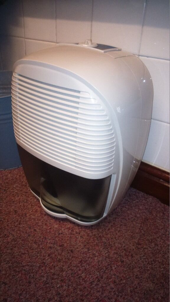 DEHUMIDIFIER DELOUNGHI DEM 10 GOOD WORKING CONDITION
