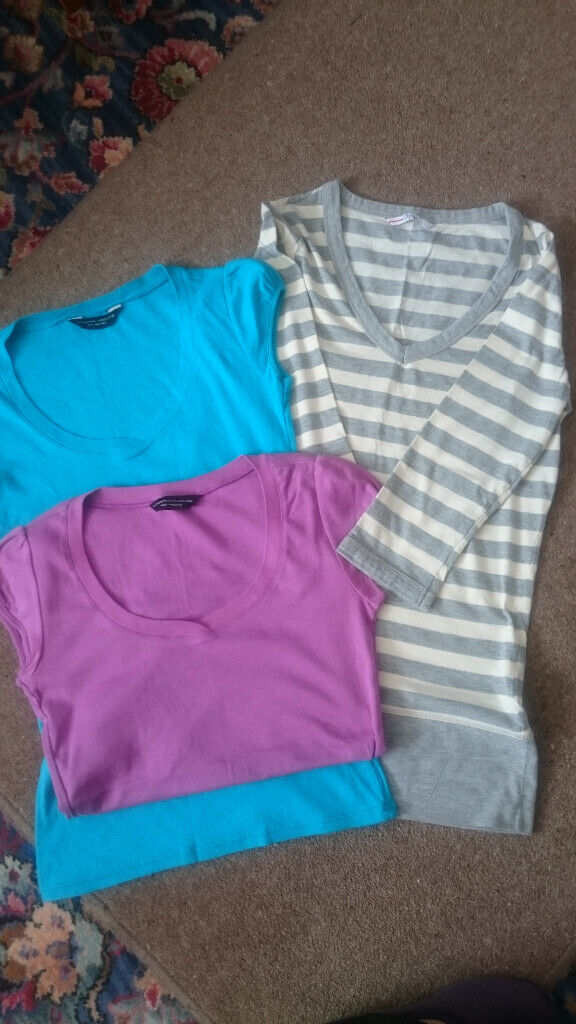T-SHIRTS/TOPS (3) Size 12 slimfit. Suit younger woman. New cond.