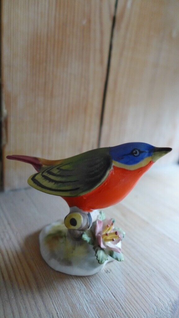 Vintage Royal Adderley Bone China Bird Figurine of a Bunting. Hand-painted. Stands 7 cm tall 