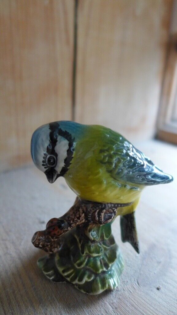 Vintage BESWICK BLUE TIT bird, design No 992. In perfect, original condition. Stands 6.5 cm high