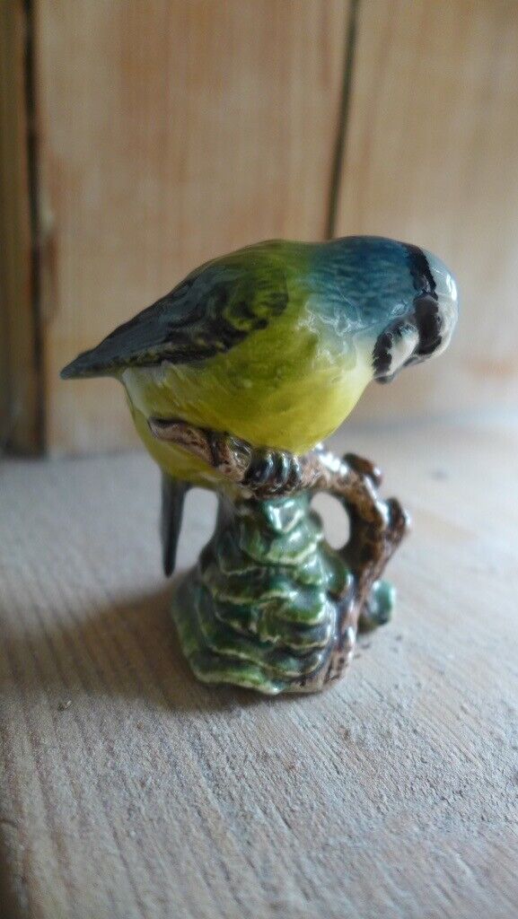 Vintage BESWICK BLUE TIT bird, design No 992. In perfect, original condition. Stands 6.5 cm high