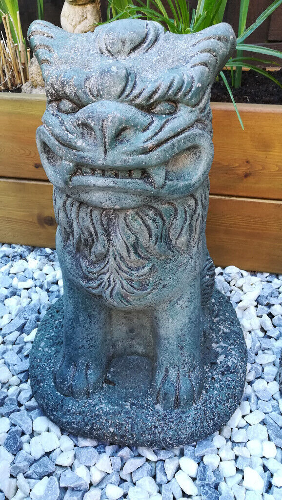 Pair of Stone Chinese Guardian Foo / Fu Dogs (lions) ornaments, 41cm
