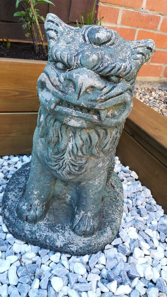 Pair of Stone Chinese Guardian Foo / Fu Dogs (lions) ornaments, 41cm