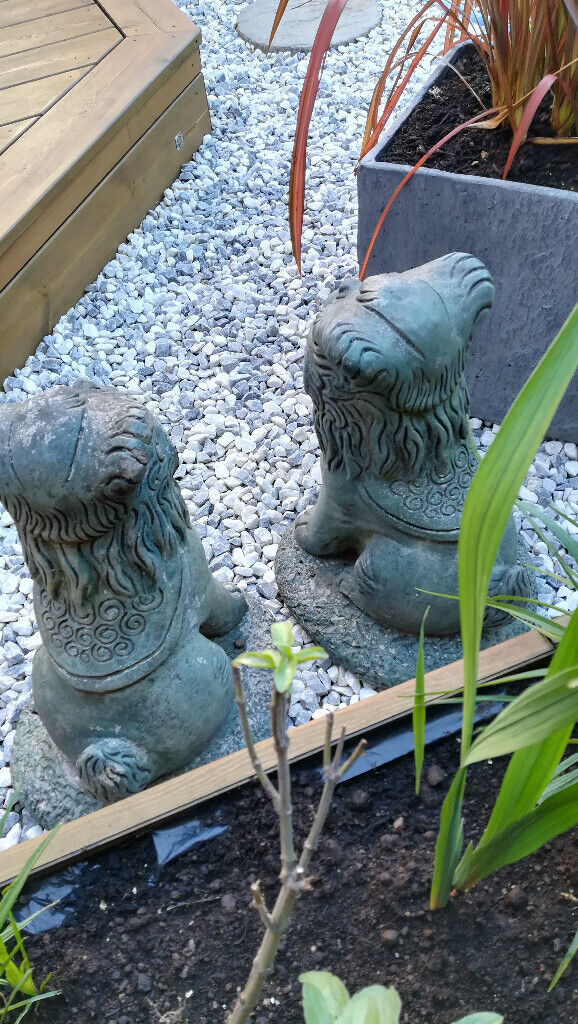 Pair of Stone Chinese Guardian Foo / Fu Dogs (lions) ornaments, 41cm