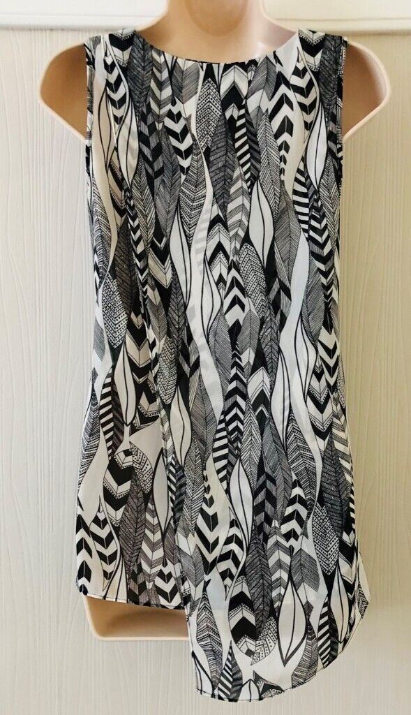 Ladies Warehouse White Black & Grey Size 6, Sleeveless top
