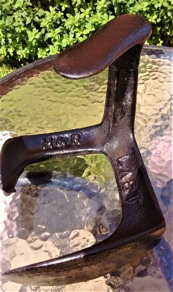 image for VINTAGE CAST IRON ANVIL SHOE REPAIR 