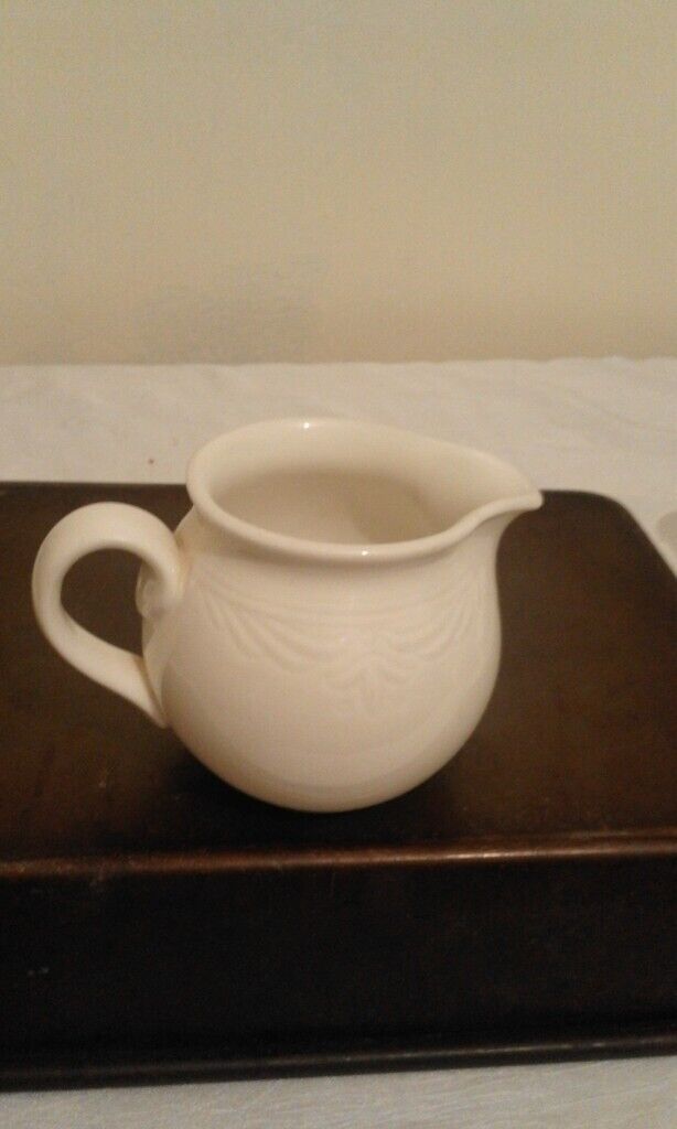 image for ROYAL DOULTON Hotel Porcelain Creamer/Milk Jug (Approx 8 cm tall)