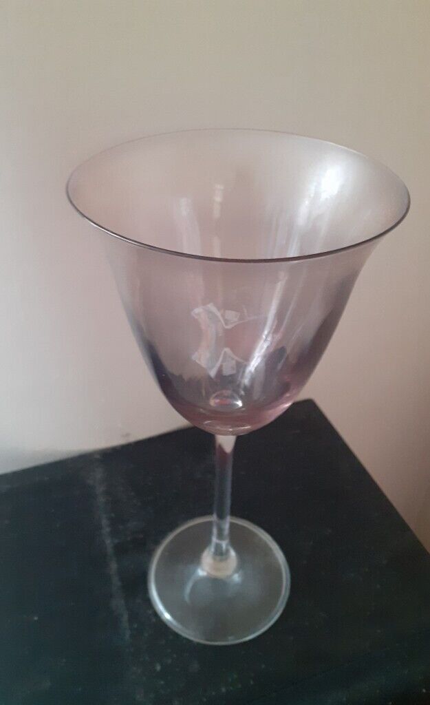  Goblet shaped tinted wine glasses,