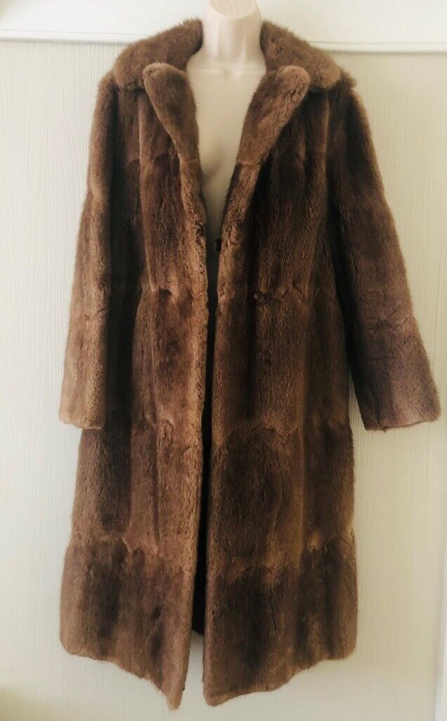 image for Ladies light Brown,Vintage, Woman's fur coat,Hook & Eye fastening,bust = 44''.