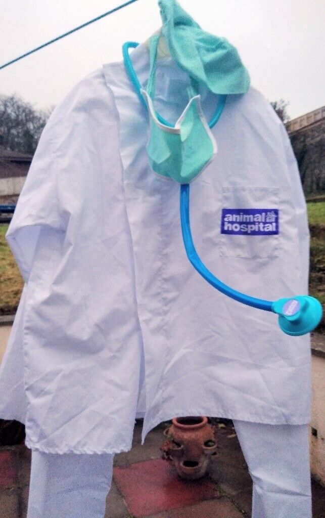 Vet Dressing-up Outfit/ Scrubs to fit c. age 8 + Vet Kit. Box. VGC