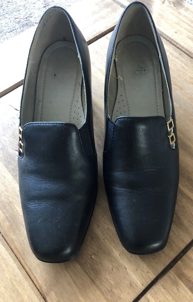 image for Hushpuppies black ladies classic shoe with 2 inch heal, UK size 6