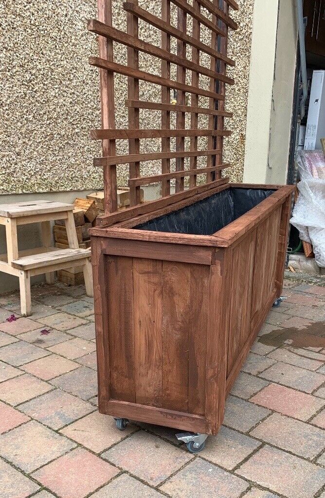 Handmade Wooden Flower/Plant/Vegetable Planter trellis & castor wheels