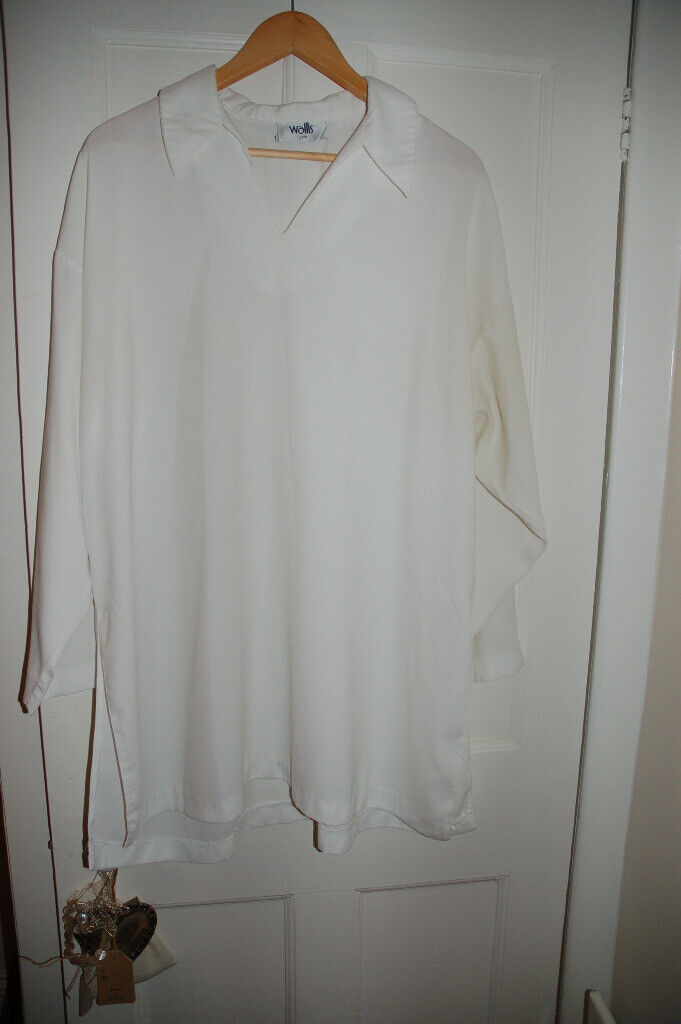 image for Wallis cream v neck-collar, long sleeved top with side vents size 14