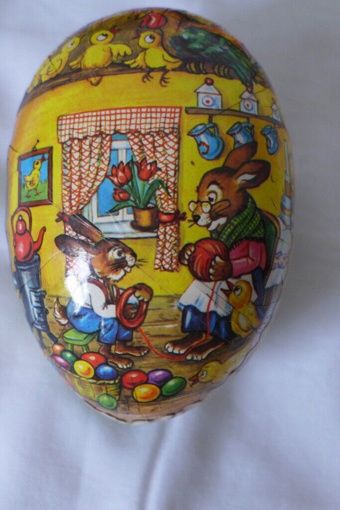COLLECTIBLE/COLLECTABLE: VINTAGE Traditional EAST GERMANY (GDR) paper mache/papier-mâché Easter Eggs