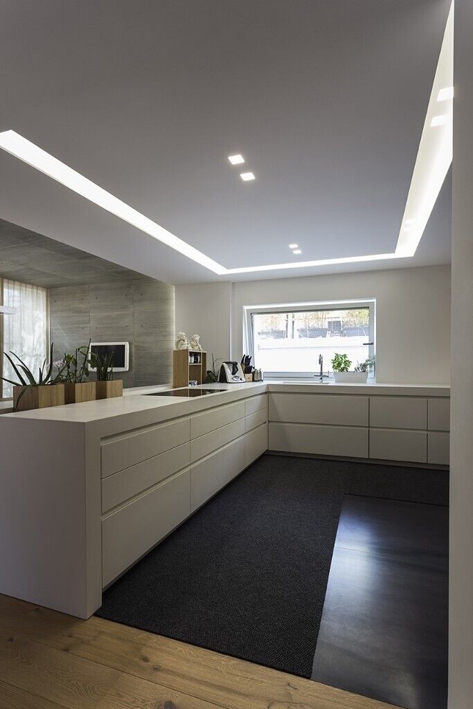 Brand New 12V Super Bright Cool White LED Strip Light, 5 Meters Long, Including Power Supply