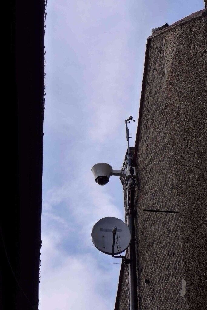 PROFESSIONAL SECURITY CAMERA: AXIS 233D. 360 pan, tilt and zoom. Installation advice available.