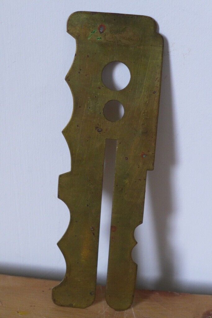 COLLECTOR’S ITEM: ANTIQUE / VINTAGE MILITARY BRASS BUTTON POLISHING SHIELD STICK / CLEANING GUARD