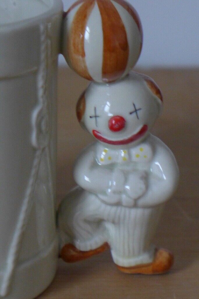 Rare Vintage Collectible Novelty Mug in the shape of a drum with ball-juggling circus clown handle
