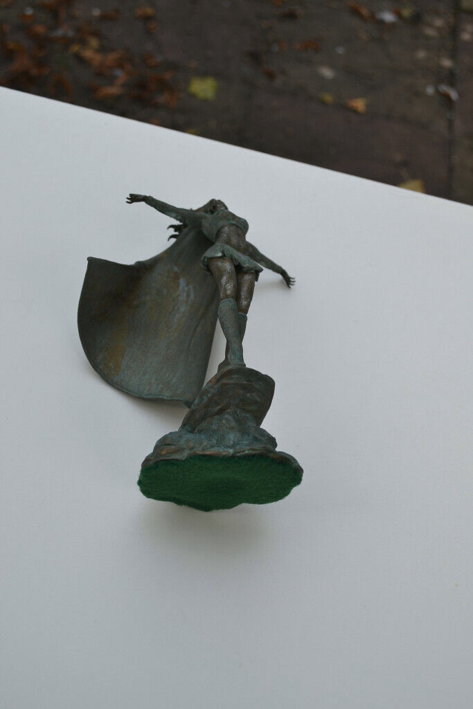 Supergirl faux bronze statue figurine