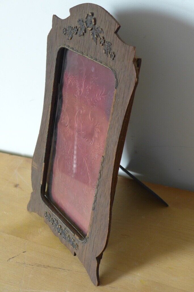 RARE!: Vintage Antique original Victorian / Edwardian wooden picture photo frame. Silk lined.