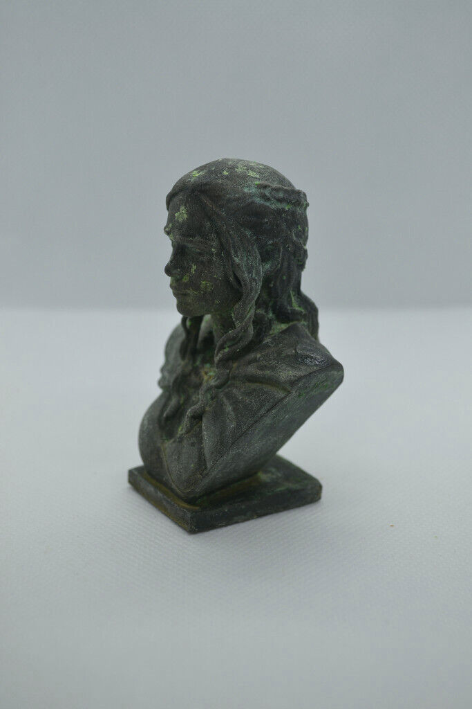 Game of Thrones Jon Snow and Daenarys aged bronze effect busts