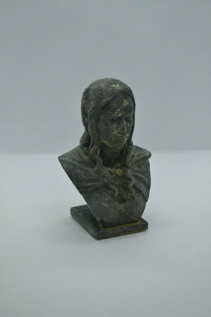 Game of Thrones Jon Snow and Daenarys aged bronze effect busts