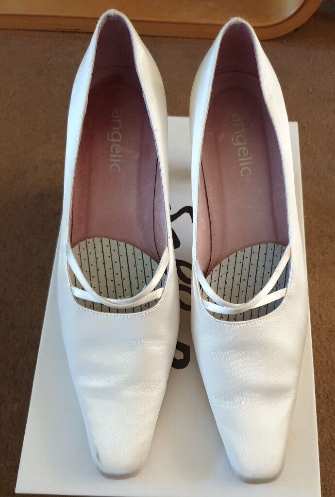 image for Bridal satin shoes, angelic, size 5 , worn once