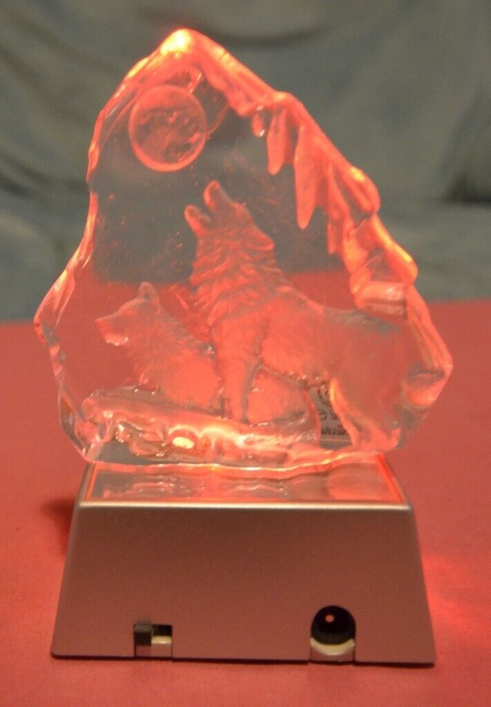 CRYSTAL WOLVES ORNAMENT AND LIGHT STAND