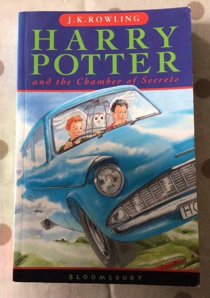 Book: Harry Potter and the Chamber of Secrets (softcover)