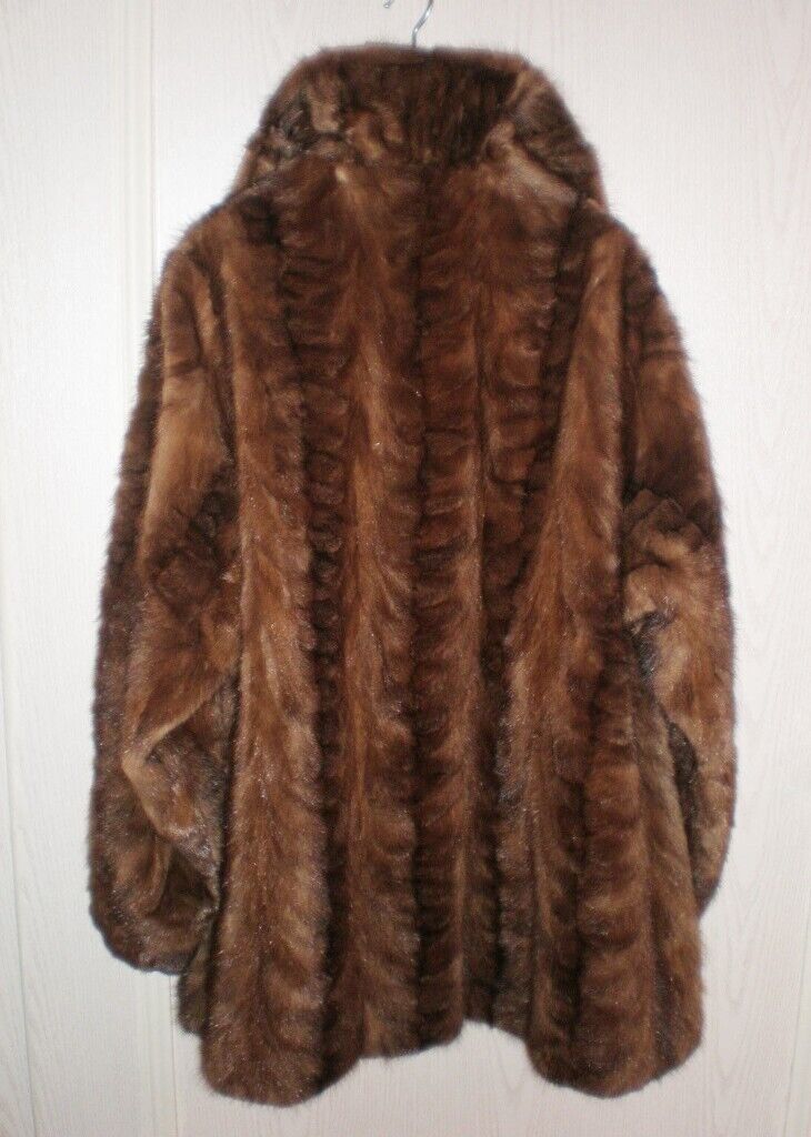 Beautiful Ladies Real Mink Fur Jacket Coat, size 12-14-16
