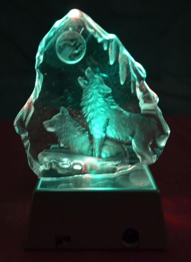 CRYSTAL WOLVES ORNAMENT AND LIGHT STAND