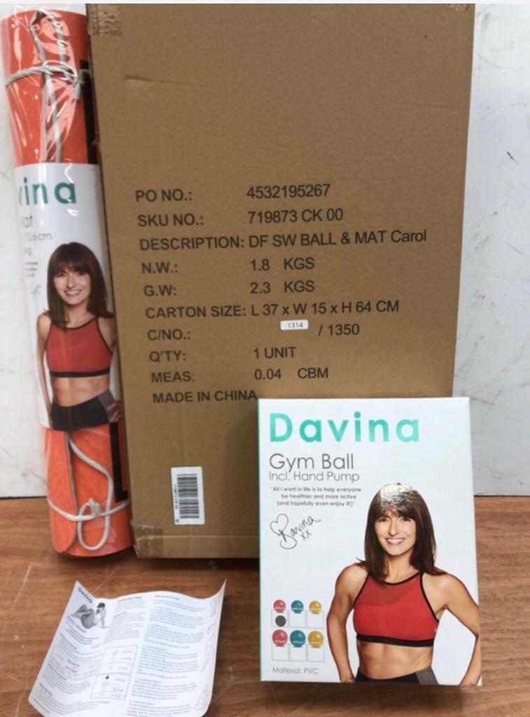 image for Brand new Davina McCall Exercise Fitness Yoga Mat & Gym Ball +Pump